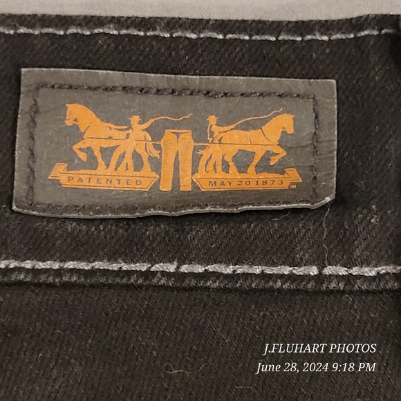 Levi Curvy Straight Jean's NWOT  Black Sz 4M W27 L32 - Picture 15 of 16